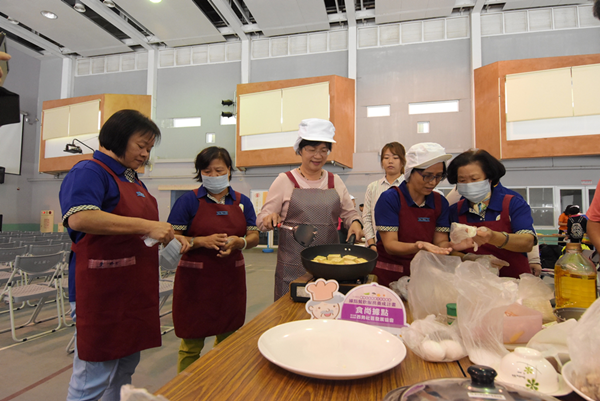 翻轉社區照護共食新煮張 據點餐飲服務養成計畫成果發表3.png