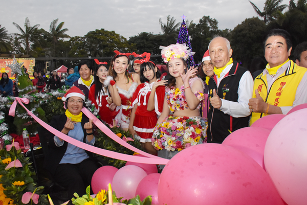 田尾聖誕嘉年華花車遊行 甜心歌手李芯芮歌聲中耶誕點燈2.png 田尾聖誕嘉年華花車遊行 甜心歌手李芯芮歌聲中耶誕點燈2.png