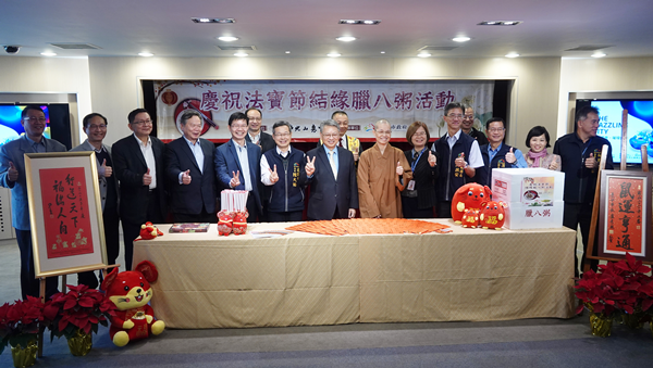 佛光山惠中寺贈臘八粥 令狐榮達:秉持溫暖服務市民1.png 佛光山惠中寺贈臘八粥 令狐榮達:秉持溫暖服務市民1.png