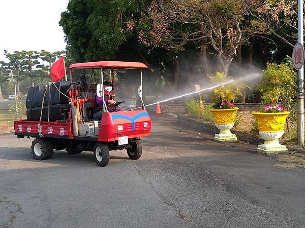 彰化市桃源里長動員消毒車 中彰榮家噴灑消毒防疫2.jpg