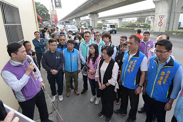 員林市柳橋東路及埔心鄉二抱路勘查 路面改善保障行的安全4.jpg