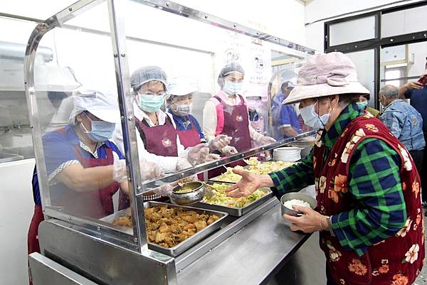 王惠美訪視溪湖西勢社區關懷據點 了解供餐防疫及衛生保健1.jpg