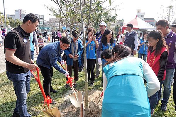 鹿港鎮植樹節贈樹苗 親子植樹環保愛地球2.jpg