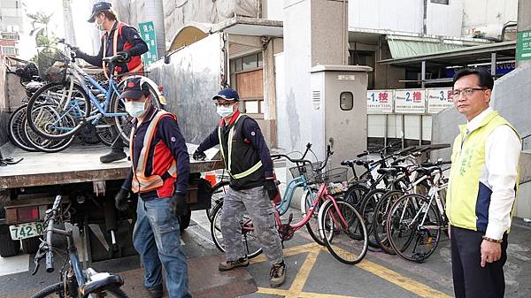 彰化火車站前違停腳踏車清除 林世賢:維持美麗市容1.jpg 彰化火車站前違停腳踏車清除 林世賢:維持美麗市容1.jpg