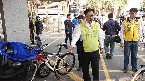 彰化火車站前違停腳踏車清除 林世賢：維持美麗市容2.jpg