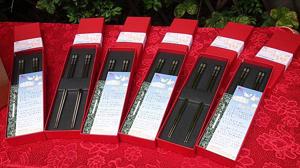 「筷樂成家‧幸福加被」送新人筷子禮盒、贈送新住民暖心被子1.jpg