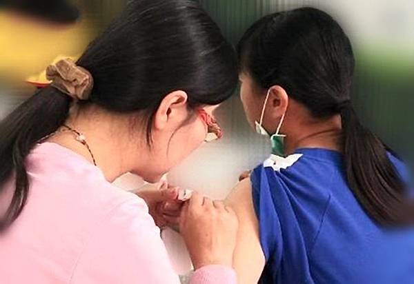 預防子宮頸癌 彰化縣國一女生免費打HPV疫苗.jpg 預防子宮頸癌 彰化縣國一女生免費打HPV疫苗.jpg