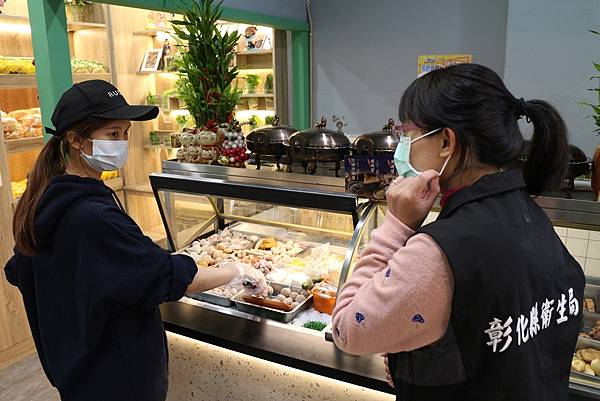彰化縣食品營業場所工作人員 今起強制佩戴口罩4.jpg
