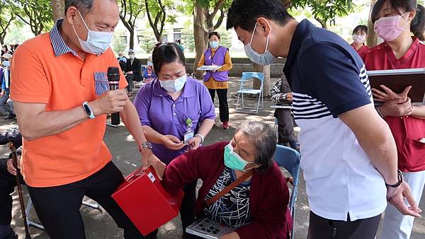 中彰榮家辦賓果瘋卡拉 防疫不忘關懷長輩確保身心健康1.jpg