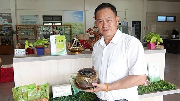 彰化縣榮服處長楊雨榮拜會艾草達人 協助退除役官兵及榮眷就業5.jpg