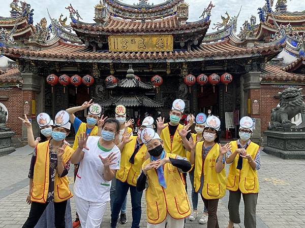 樂成宮前大跳洗手舞募經費 點燈助台中創世植物人服務2.jpg 樂成宮前大跳洗手舞募經費 點燈助台中創世植物人服務2.jpg