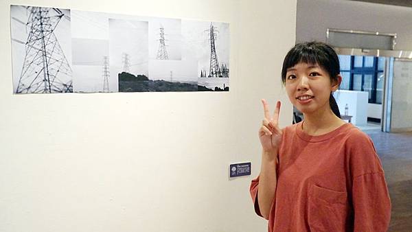 大葉大學視傳系王采妮的攝影作品以高壓電塔為主題.jpg