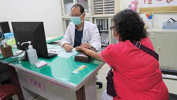 彰化醫院中西合併治骨鬆 龜鹿二仙膠納入健保1.jpg 彰化醫院中西合併治骨鬆 龜鹿二仙膠納入健保1.jpg
