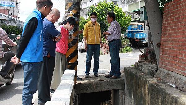 花壇彰員路淹水改善會勘 要求汛期前超前部署3.jpg