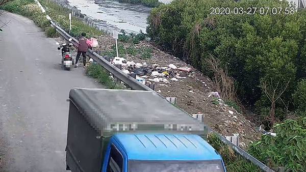 東螺溪遭棄置廢棄物 彰化縣府祭嚴懲護家園2.jpg