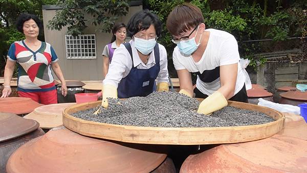 古法黑豆釀製醬油 員林新合順醬園工廠參訪1.jpg