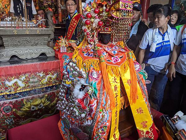 南瑤宮進香抵達笨港天后宮 請笨港媽換龍袍2.jpg