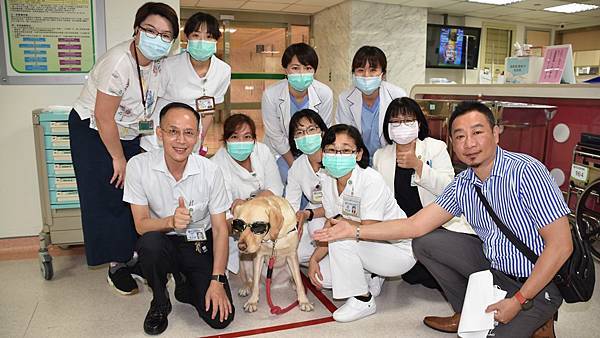 彰基兒童醫院醫療輔助犬 療癒病童身心靈1.jpg