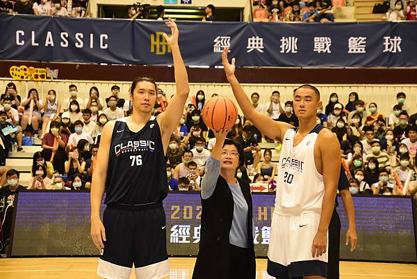 經典挑戰籃球賽在彰化 王惠美開球行銷彰化2.jpg