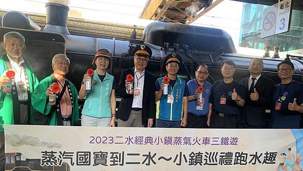 二水跑水節港日遊客初體驗　搭蒸汽火車跑水吃辦桌一次滿足2.jpg