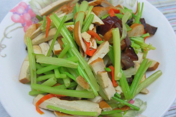 芹菜木耳.JPG 芹菜木耳.JPG