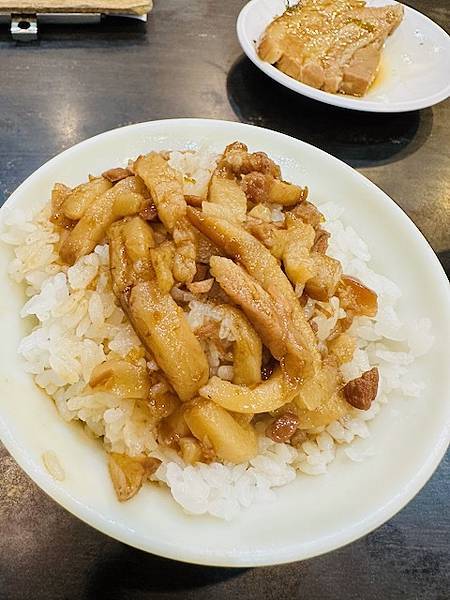 雄嘉義雞肉飯~~大橋頭魯肉飯