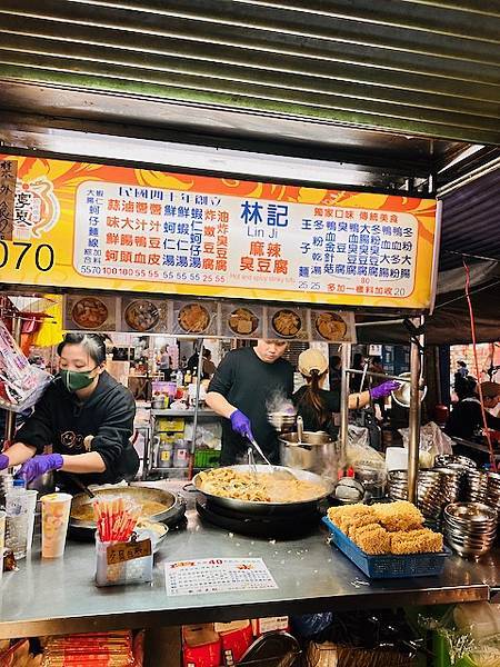 有人去維基補習~~老寧夏夜市客人我，米其退出寧夏夜市後四攤老