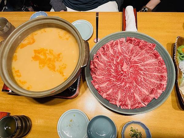 超甲組發臭的生鮭魚~~東丸壽司全台獨門絕味的牛肉味噌鍋