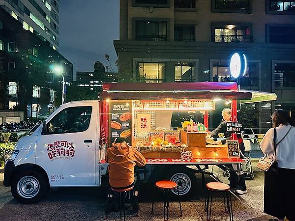 怎麼可以吃狗狗/熱狗堡餐車~~長春飯館酸菜炒三層肉