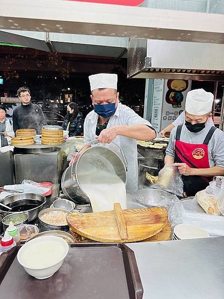 燒餅，宵夜~~大安永和豆漿大王，江家牛肉麵永和豆漿(光復店)