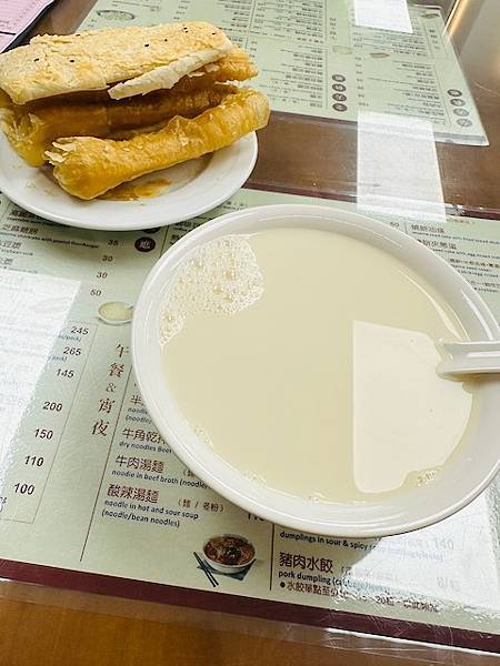 燒餅，宵夜~~大安永和豆漿大王，江家牛肉麵永和豆漿(光復店)