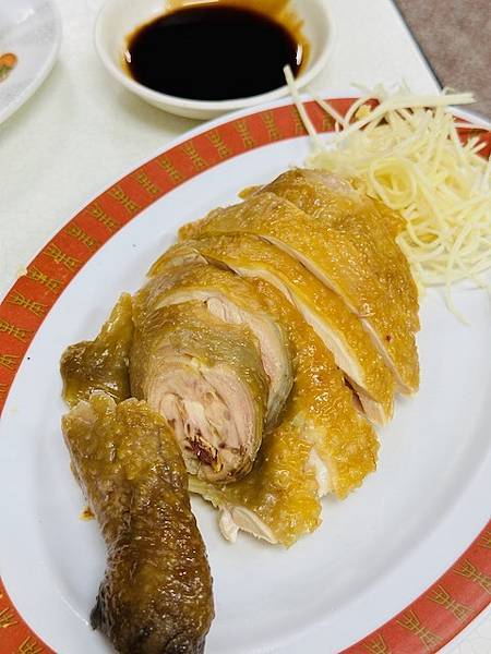 交待女兒不理的長春飯館歐尼桑~~吃人參靈芝的老菜甫土雞湯