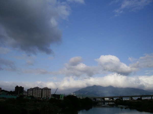 遠山應該是大屯山系