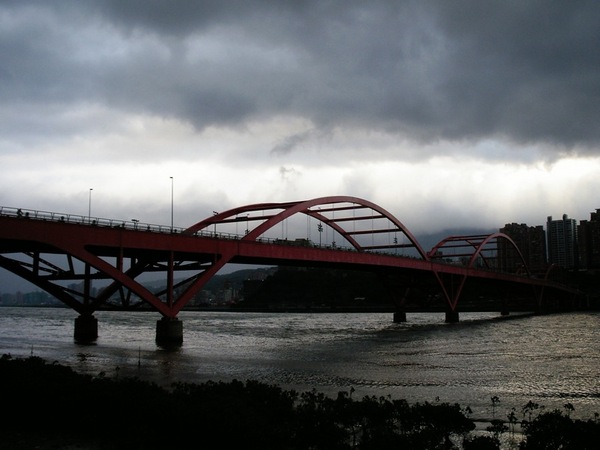 自行車道途經關渡大橋