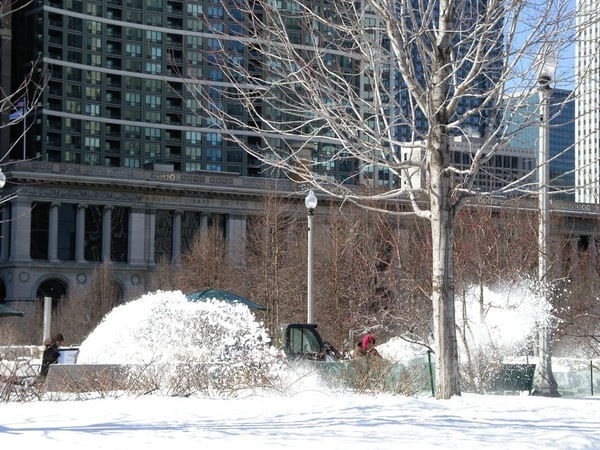 這是一種鏟雪的方法....把雪噴到別處去