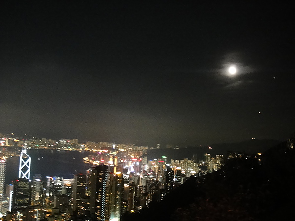 香港的月亮也很美麗!