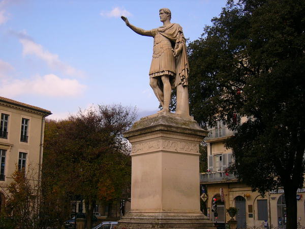 Alec Provence (艾利克普羅旺斯)