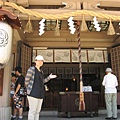 學校外的坐摩神社