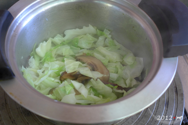 20121021-高麗菜香腸炊飯-12