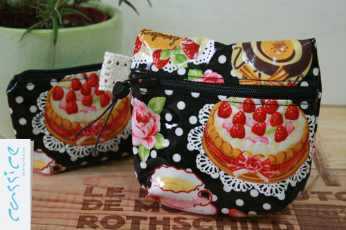 黑草莓蛋糕化妝包-1.jpg