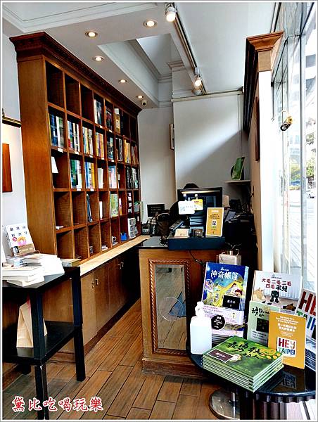 Moooon River Cafe & Books 04.jpg