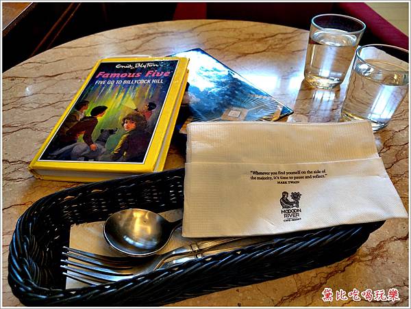 Moooon River Cafe & Books 21.jpg