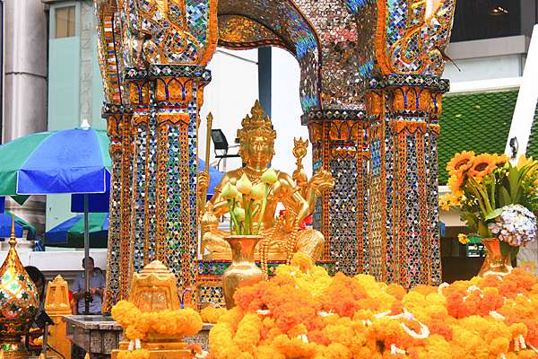 泰國 拜四面佛這樣做 超靈驗曼谷四面佛還願禁忌 由來大解析 波比看世界 痞客邦