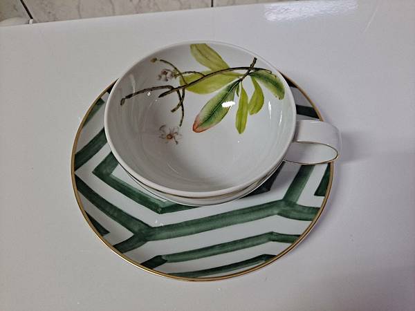 [分享] 葡萄牙窯廠Vista Alegre 盎然盛放茶杯組