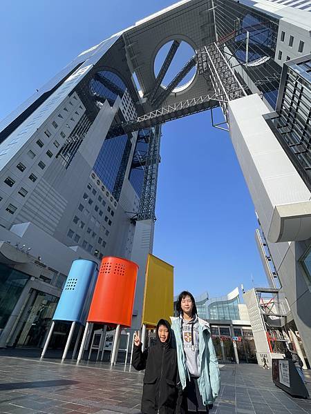 2025/1 京都大阪行之十一：梅田絹谷幸二天空美術館、藍天