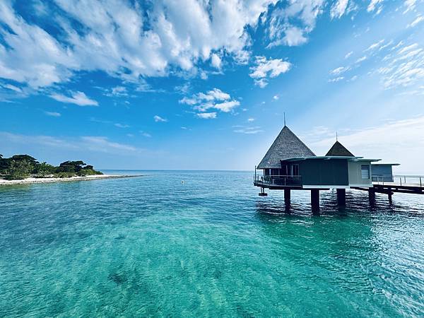 New Caledonia--Day 3: 搬到水中小屋了！