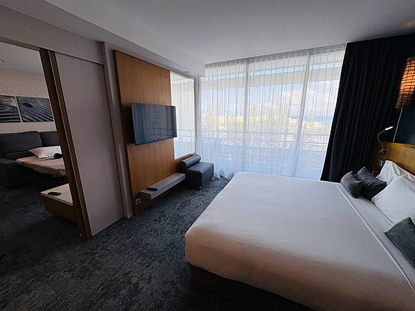 New Caledonia--Day 4: 搬入Noumea