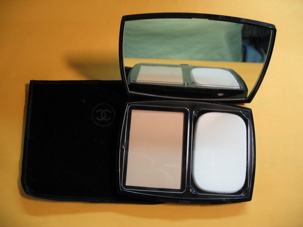 CHANEL 清透兩用粉餅 10號 SPF25 PA+++ CHANEL 清透兩用粉餅 10號 SPF25 PA+++