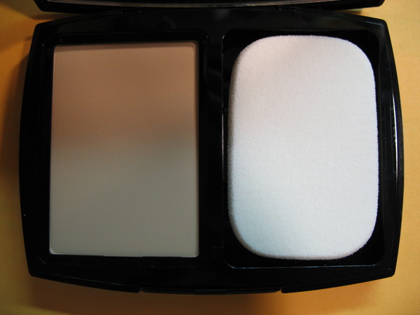 CHANEL 清透兩用粉餅 10號 SPF25 PA+++ CHANEL 清透兩用粉餅 10號 SPF25 PA+++