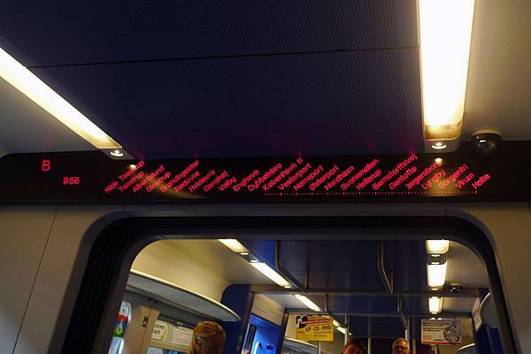 電車上顯示站名的系統，十分的清楚